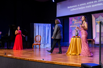 Foto - CINE TEATRO EM PEDRINHAS PAULISTA É PALCO DE ESPETÁCULO DE ÓPERA “NESSUN DORMA”.