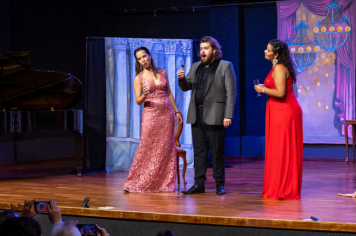 Foto - CINE TEATRO EM PEDRINHAS PAULISTA É PALCO DE ESPETÁCULO DE ÓPERA “NESSUN DORMA”.