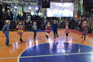 Foto - PREFEITURA DE PEDRINHAS PAULISTA REALIZA FESTA JUNINA DA EMEF PROF. CLÓVIS MANFIO 2025.