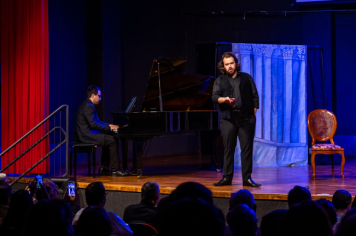 Foto - CINE TEATRO EM PEDRINHAS PAULISTA É PALCO DE ESPETÁCULO DE ÓPERA “NESSUN DORMA”.