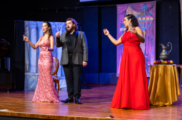 Foto - CINE TEATRO EM PEDRINHAS PAULISTA É PALCO DE ESPETÁCULO DE ÓPERA “NESSUN DORMA”.