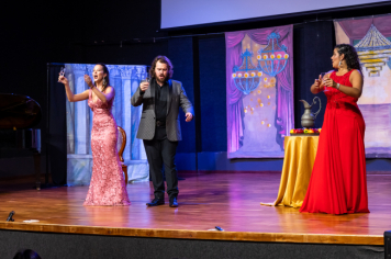 Foto - CINE TEATRO EM PEDRINHAS PAULISTA É PALCO DE ESPETÁCULO DE ÓPERA “NESSUN DORMA”.