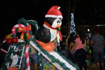 Foto - PROMOVE CANTATA DE NATAL E ENTREGA DE BRINQUEDOS COM A CHEGADA DO PAPAI NOEL