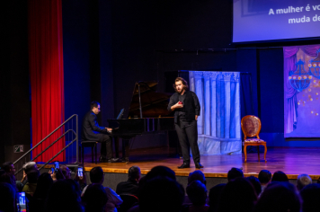 Foto - CINE TEATRO EM PEDRINHAS PAULISTA É PALCO DE ESPETÁCULO DE ÓPERA “NESSUN DORMA”.
