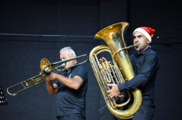 Foto - PROMOVE CANTATA DE NATAL E ENTREGA DE BRINQUEDOS COM A CHEGADA DO PAPAI NOEL