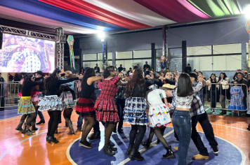 Foto - PREFEITURA DE PEDRINHAS PAULISTA REALIZA FESTA JUNINA DA EMEF PROF. CLÓVIS MANFIO 2025.