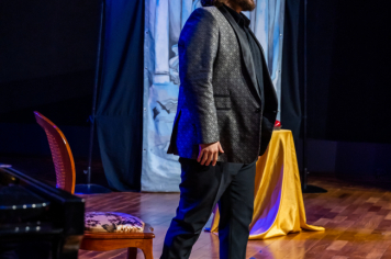 Foto - CINE TEATRO EM PEDRINHAS PAULISTA É PALCO DE ESPETÁCULO DE ÓPERA “NESSUN DORMA”.