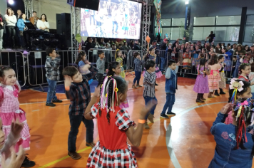 Foto - PREFEITURA DE PEDRINHAS PAULISTA REALIZA FESTA JUNINA DA EMEF PROF. CLÓVIS MANFIO 2025.
