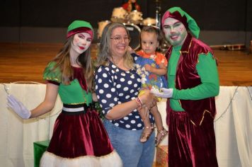 Foto - PROMOVE CANTATA DE NATAL E ENTREGA DE BRINQUEDOS COM A CHEGADA DO PAPAI NOEL