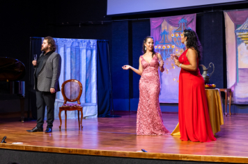 Foto - CINE TEATRO EM PEDRINHAS PAULISTA É PALCO DE ESPETÁCULO DE ÓPERA “NESSUN DORMA”.