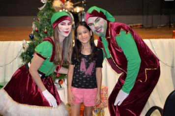 Foto - PROMOVE CANTATA DE NATAL E ENTREGA DE BRINQUEDOS COM A CHEGADA DO PAPAI NOEL