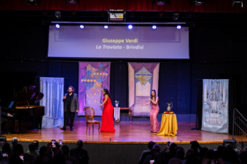 Foto - CINE TEATRO EM PEDRINHAS PAULISTA É PALCO DE ESPETÁCULO DE ÓPERA “NESSUN DORMA”.