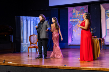 Foto - CINE TEATRO EM PEDRINHAS PAULISTA É PALCO DE ESPETÁCULO DE ÓPERA “NESSUN DORMA”.