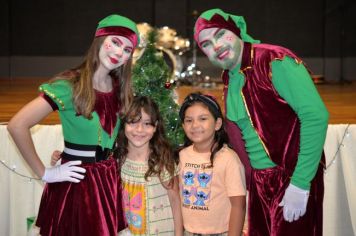 Foto - PROMOVE CANTATA DE NATAL E ENTREGA DE BRINQUEDOS COM A CHEGADA DO PAPAI NOEL