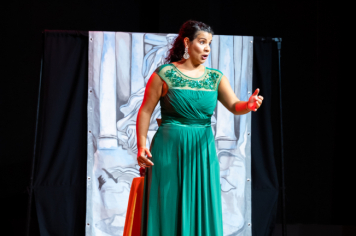 Foto - CINE TEATRO EM PEDRINHAS PAULISTA É PALCO DE ESPETÁCULO DE ÓPERA “NESSUN DORMA”.