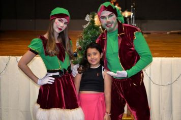 Foto - PROMOVE CANTATA DE NATAL E ENTREGA DE BRINQUEDOS COM A CHEGADA DO PAPAI NOEL