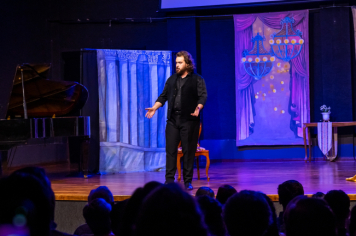Foto - CINE TEATRO EM PEDRINHAS PAULISTA É PALCO DE ESPETÁCULO DE ÓPERA “NESSUN DORMA”.