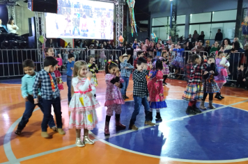 Foto - PREFEITURA DE PEDRINHAS PAULISTA REALIZA FESTA JUNINA DA EMEF PROF. CLÓVIS MANFIO 2025.