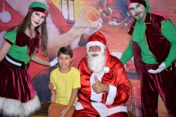 Foto - PROMOVE CANTATA DE NATAL E ENTREGA DE BRINQUEDOS COM A CHEGADA DO PAPAI NOEL