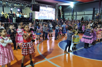 Foto - PREFEITURA DE PEDRINHAS PAULISTA REALIZA FESTA JUNINA DA EMEF PROF. CLÓVIS MANFIO 2025.