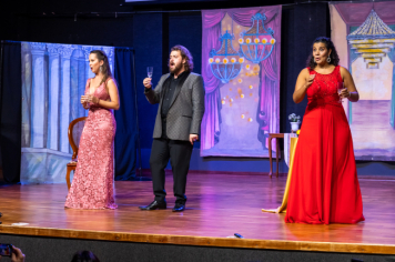 Foto - CINE TEATRO EM PEDRINHAS PAULISTA É PALCO DE ESPETÁCULO DE ÓPERA “NESSUN DORMA”.