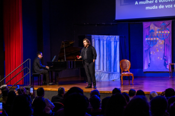 Foto - CINE TEATRO EM PEDRINHAS PAULISTA É PALCO DE ESPETÁCULO DE ÓPERA “NESSUN DORMA”.