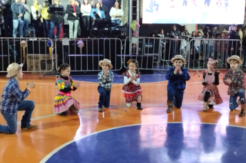 Foto - PREFEITURA DE PEDRINHAS PAULISTA REALIZA FESTA JUNINA DA EMEF PROF. CLÓVIS MANFIO 2025.