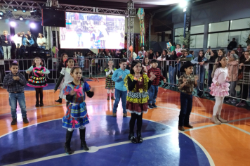 Foto - PREFEITURA DE PEDRINHAS PAULISTA REALIZA FESTA JUNINA DA EMEF PROF. CLÓVIS MANFIO 2025.