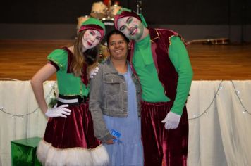 Foto - PROMOVE CANTATA DE NATAL E ENTREGA DE BRINQUEDOS COM A CHEGADA DO PAPAI NOEL