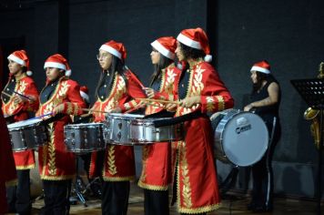 Foto - PROMOVE CANTATA DE NATAL E ENTREGA DE BRINQUEDOS COM A CHEGADA DO PAPAI NOEL