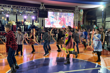 Foto - PREFEITURA DE PEDRINHAS PAULISTA REALIZA FESTA JUNINA DA EMEF PROF. CLÓVIS MANFIO 2025.