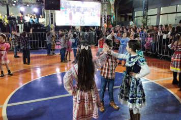 Foto - PREFEITURA DE PEDRINHAS PAULISTA REALIZA FESTA JUNINA DA EMEF PROF. CLÓVIS MANFIO 2025.
