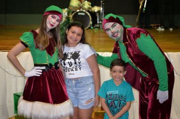 Foto - PROMOVE CANTATA DE NATAL E ENTREGA DE BRINQUEDOS COM A CHEGADA DO PAPAI NOEL