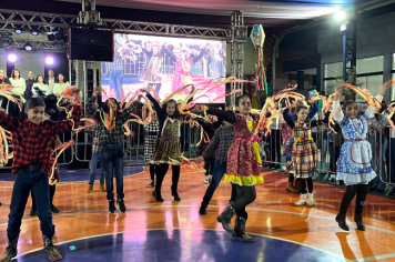 Foto - PREFEITURA DE PEDRINHAS PAULISTA REALIZA FESTA JUNINA DA EMEF PROF. CLÓVIS MANFIO 2025.