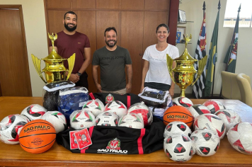 PEDRINHAS PAULISTA RECEBE KIT ESPORTIVO DA SECRETARIA ESTADUAL DE ESPORTES.