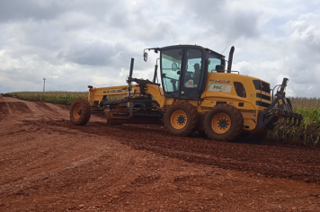 PREFEITURA DE PEDRINHAS PAULISTA REALIZA MANUTENÇÃO EM ESTRADAS RURAIS.