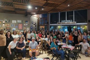 PREFEITURA REALIZA JANTAR E ENTREGA DE LEMBRANÇAS PARA PROFESSORES MUNICIPAIS.