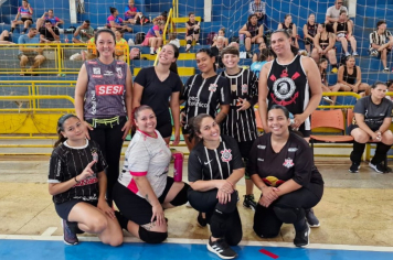 ATLETAS REPRESENTAM PEDRINHAS PAULISTA EM TORNEIO REGIONAL DE VOLEI.