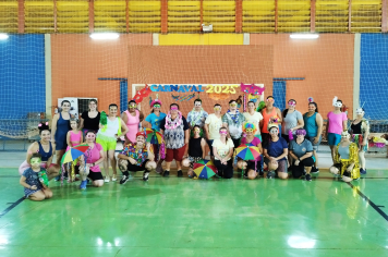 PREFEITURA DE PEDRINHAS REALIZA ZUMBA COM TEMA DE CARNAVAL.