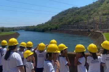 PREFEITURA PROMOVE VISITA DE ALUNOS PARA A USINA HIDRELÉTRICA.