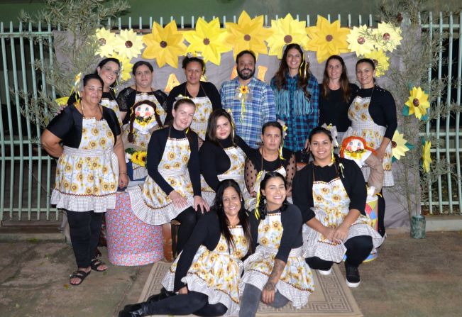PREFEITURA MUNICIPAL REALIZA FESTA JUNINA PARA OS PARTICIPANTES DO CRAS.