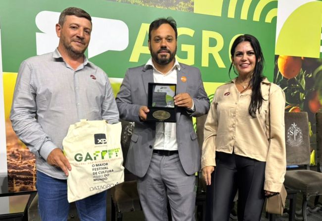 PEDRINHAS PAULISTA RECEBE PREMIAÇÃO DO PROGRAMA MUNICIPIO AGRO.