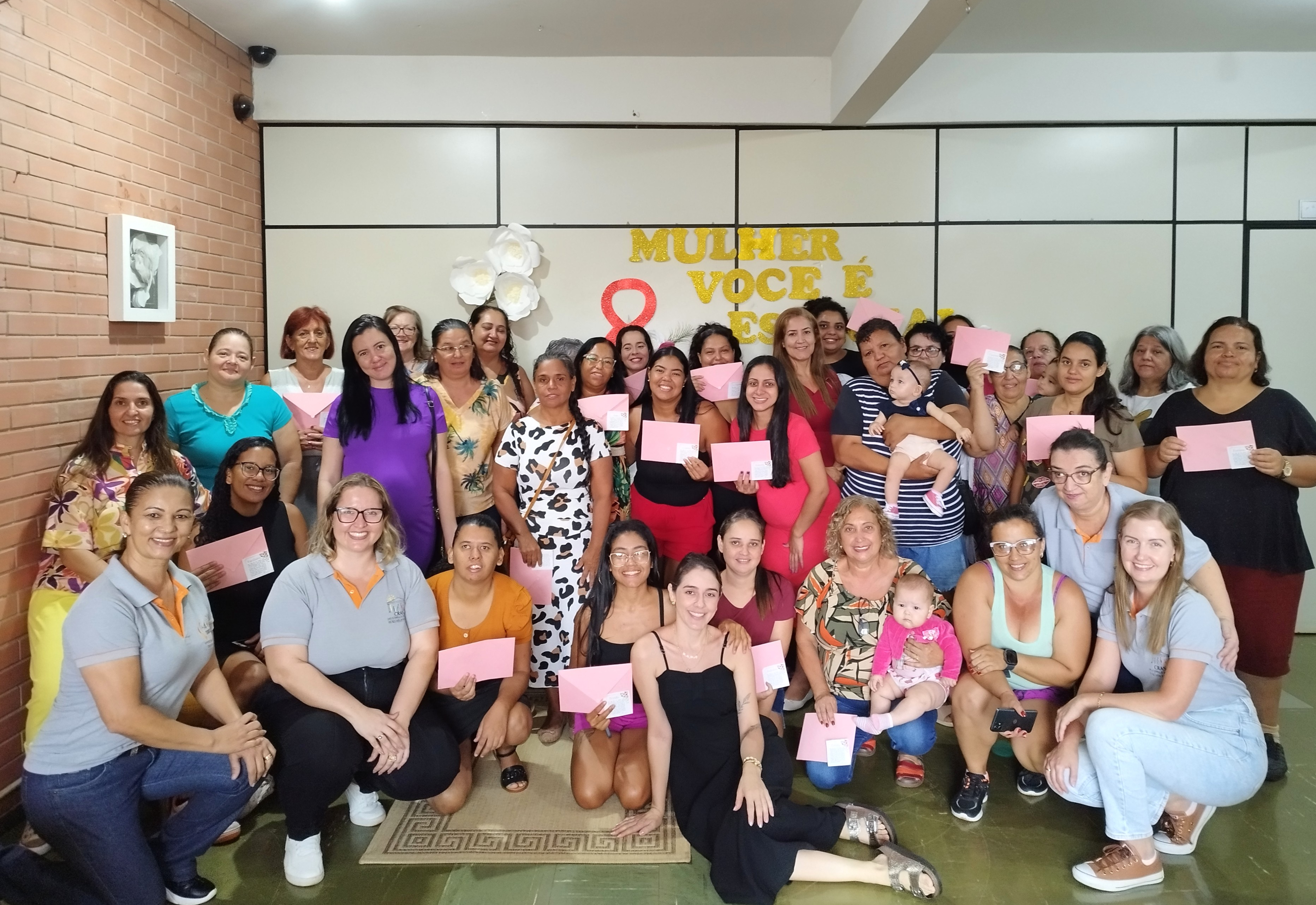 CRAS PROMOVE AÇÃO PARA O FORTALECIMENTO DA AUTOESTIMA E VALORIZAÇÃO FEMININA NO MÊS DA MULHER.