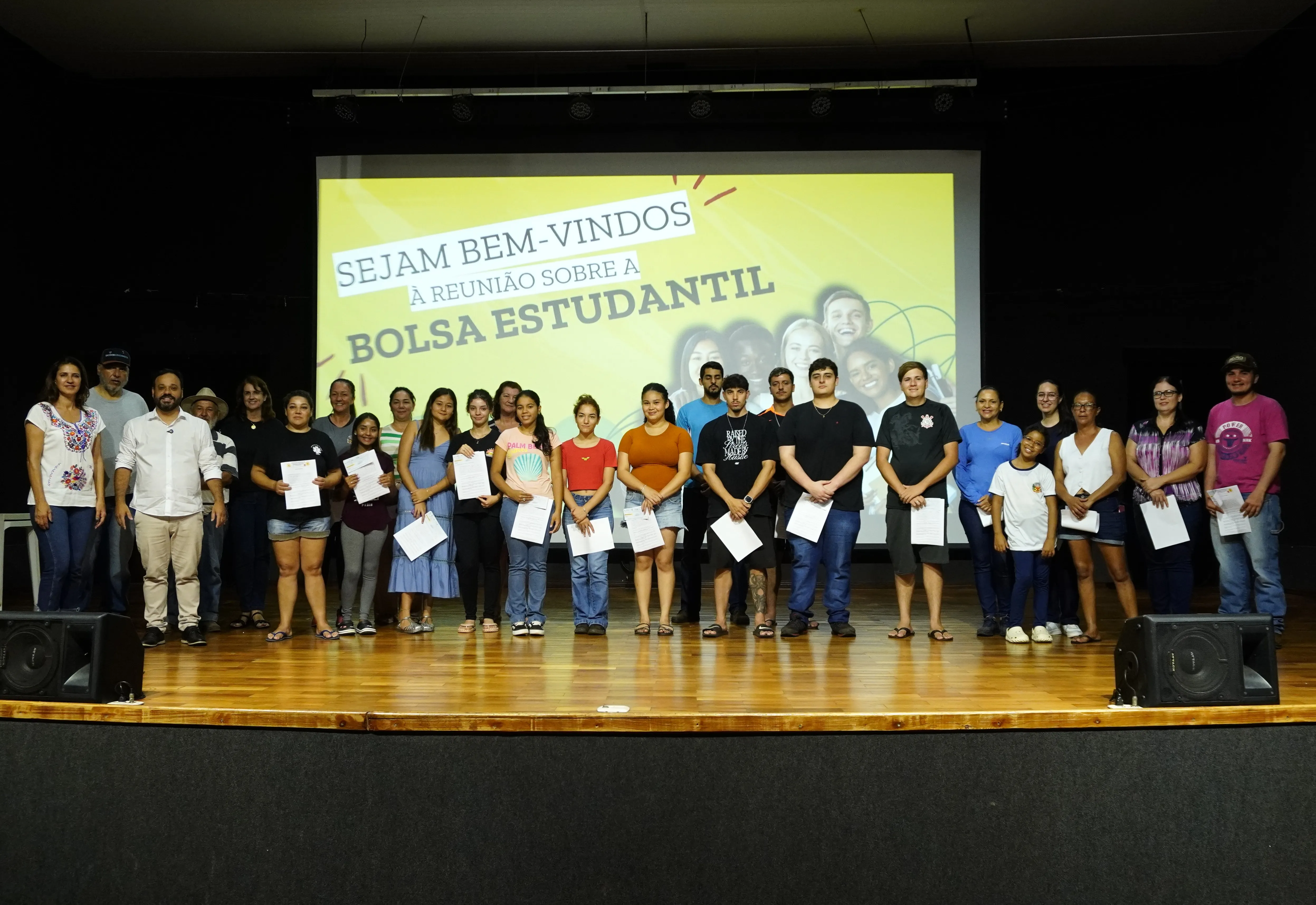 PREFEITURA REALIZA REUNIÃO SOBRE BOLSA DE ESTUDOS.