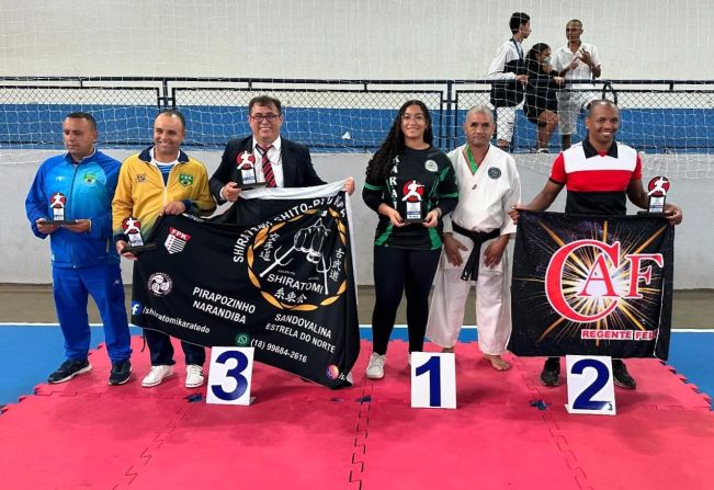 KARATECAS DE PEDRINHAS PARTICIPAM DO 1º TORNEIO DA AMIZADE DE KARATE E GARANTEM 1ª COLOCALÇAO NA PONTUAÇÃO GERAL.