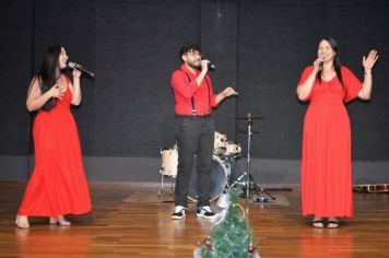 Foto - PROMOVE CANTATA DE NATAL E ENTREGA DE BRINQUEDOS COM A CHEGADA DO PAPAI NOEL