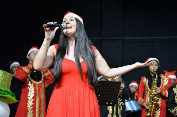 Foto - PROMOVE CANTATA DE NATAL E ENTREGA DE BRINQUEDOS COM A CHEGADA DO PAPAI NOEL