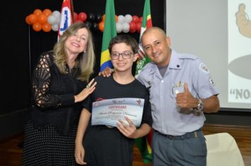 Foto - FORMATURA DO PROERD 2024 EM PEDRINHAS PAULISTA. 