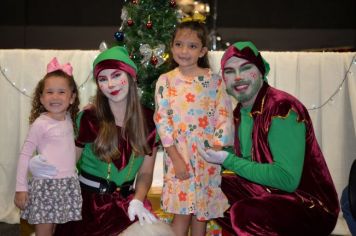 Foto - PROMOVE CANTATA DE NATAL E ENTREGA DE BRINQUEDOS COM A CHEGADA DO PAPAI NOEL