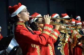 Foto - PROMOVE CANTATA DE NATAL E ENTREGA DE BRINQUEDOS COM A CHEGADA DO PAPAI NOEL